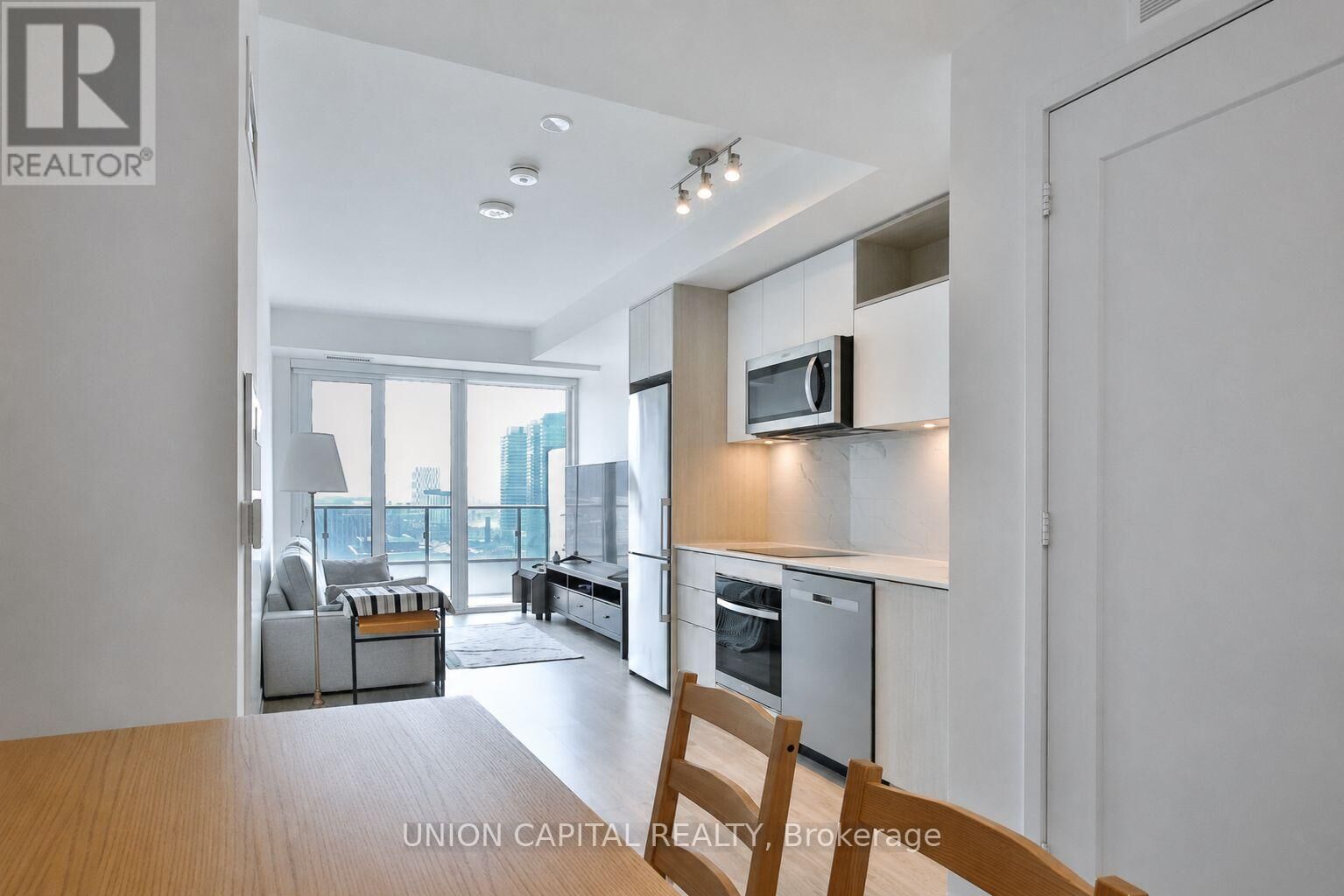 Property Photo:  70 Princess Street 1806E  ON M5A 0X6 