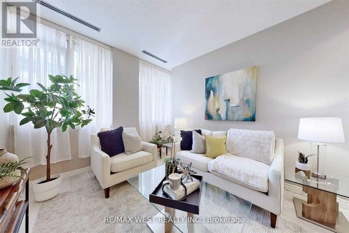 Property Photo:  555 Yonge Street 604  ON M4Y 3A6 