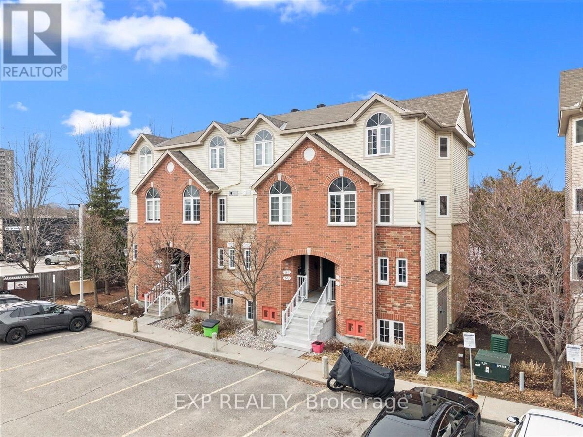 Property Photo:  57 Steele Park Private  ON K1J 0J2 