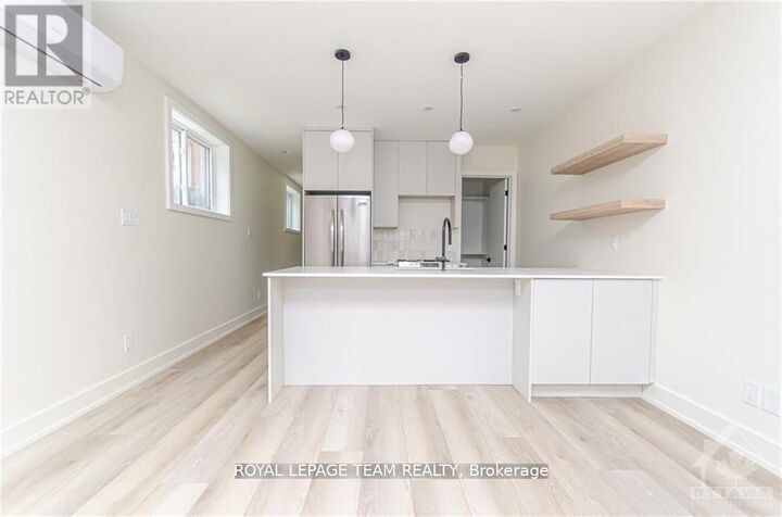 Property Photo:  13B Fifth Avenue 2  ON K1S 2M2 