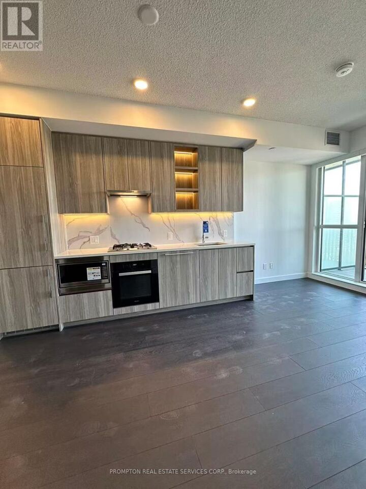 Property Photo: 18 Esther Shiner Boulevard 1708 ON M2K 0J7
