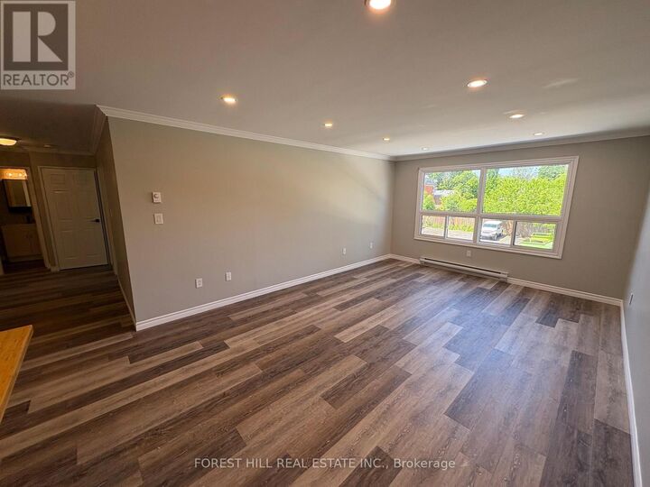 Property Photo:  130 King Street East 4  ON L1C 1N7 