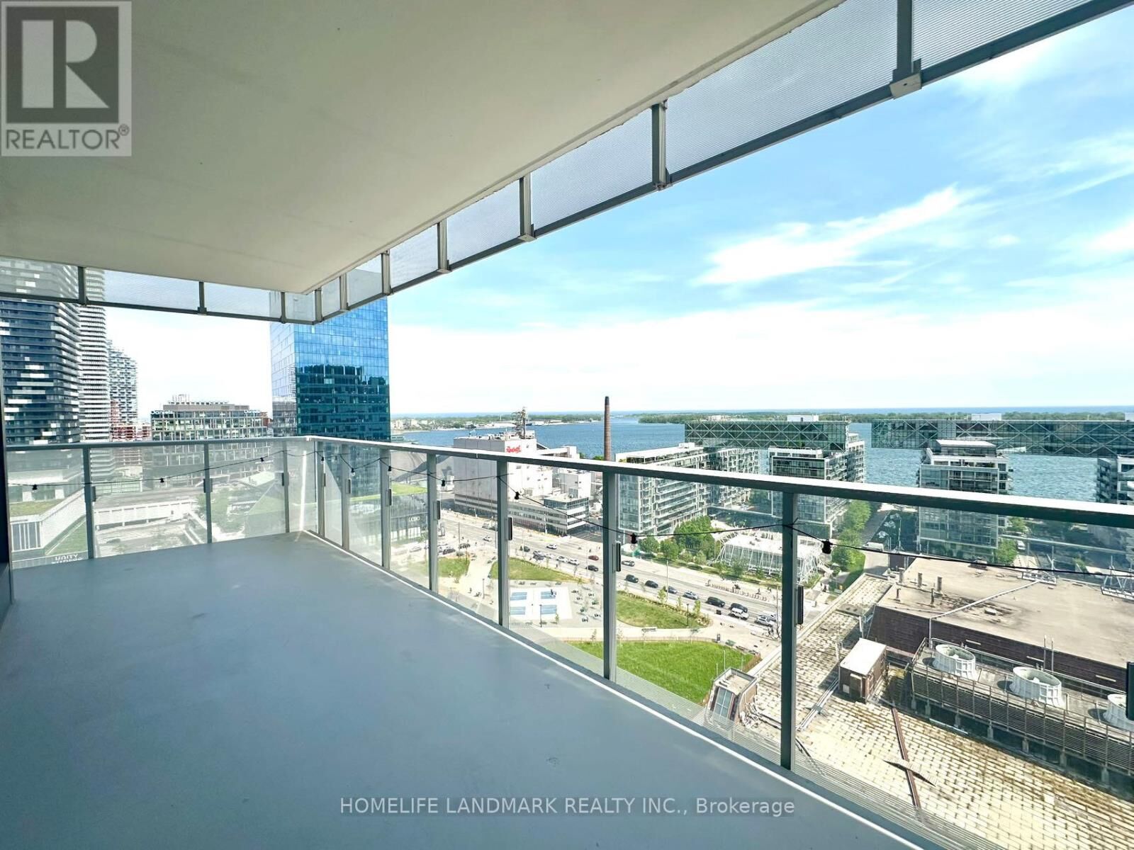 Property Photo:  28 Freeland Street 1709  ON M5E 0E3 