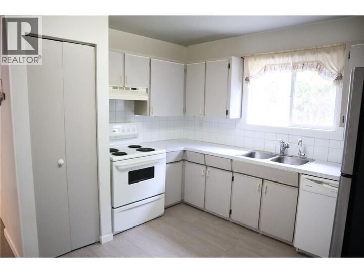 Property Photo:  1371 Ottawa Place  BC V2B 7W4 