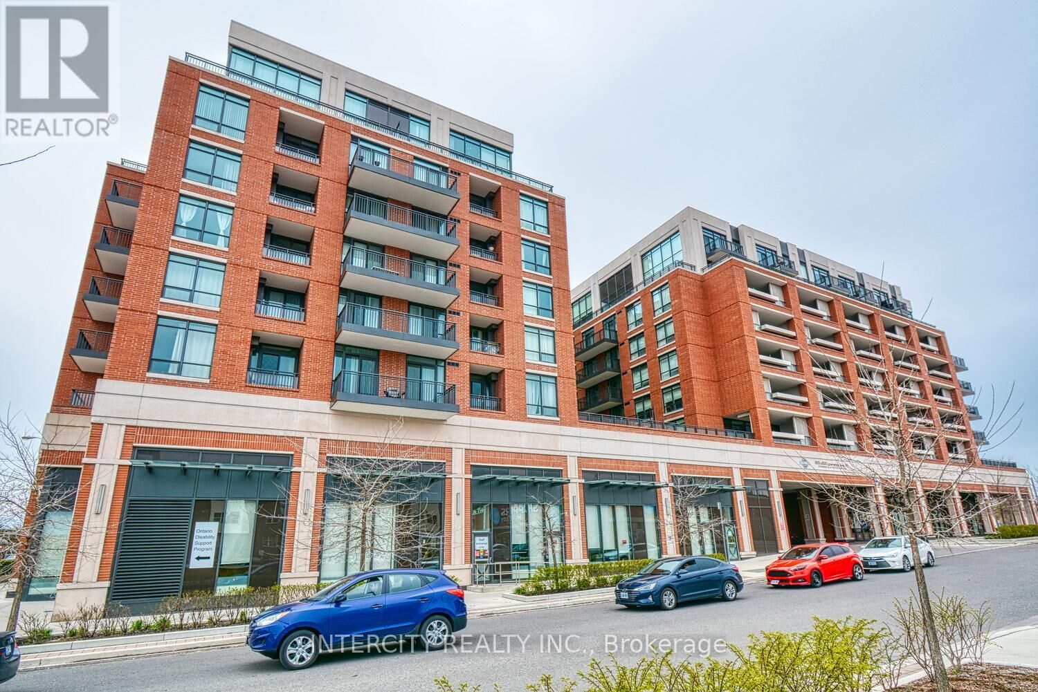 Property Photo:  800 Lawrence Avenue West 2014  ON M6A 1C3 
