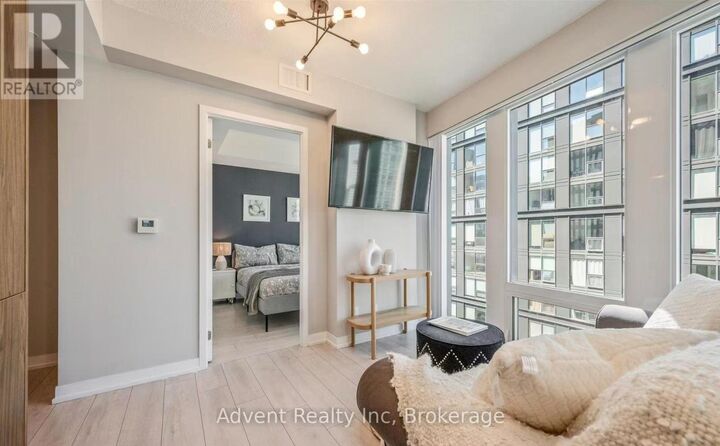 Property Photo: 60 Shuter Street 2711 ON M5B 0B7