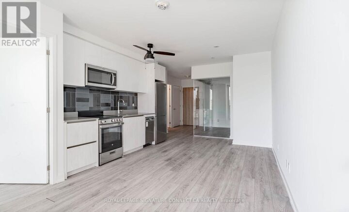 Property Photo:  3100 Keele Street 423  ON M3M 0E1 