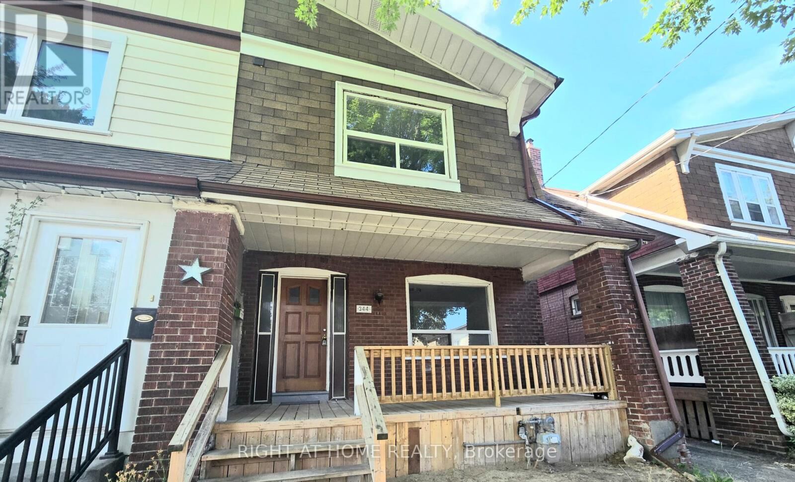 Property Photo:  344 Glebeholme Boulevard Upper  ON M4C 1V1 
