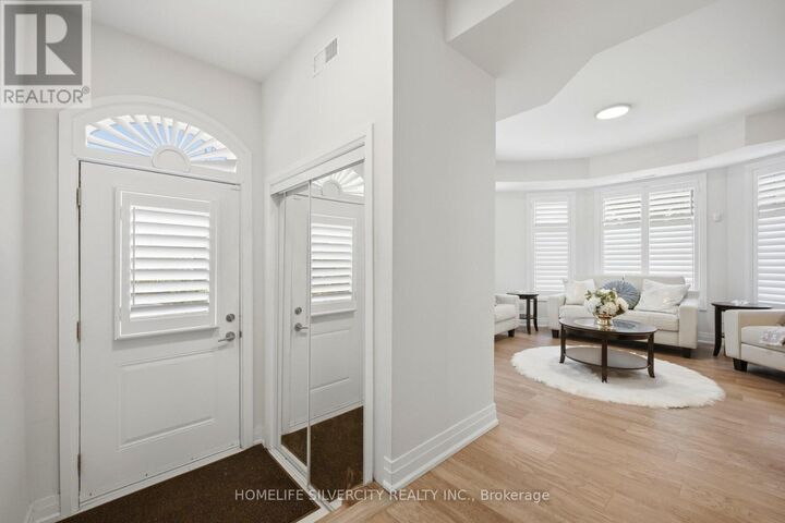 Photo de la propriété:  35 Somers Avenue 1  ON M4J 1W2 