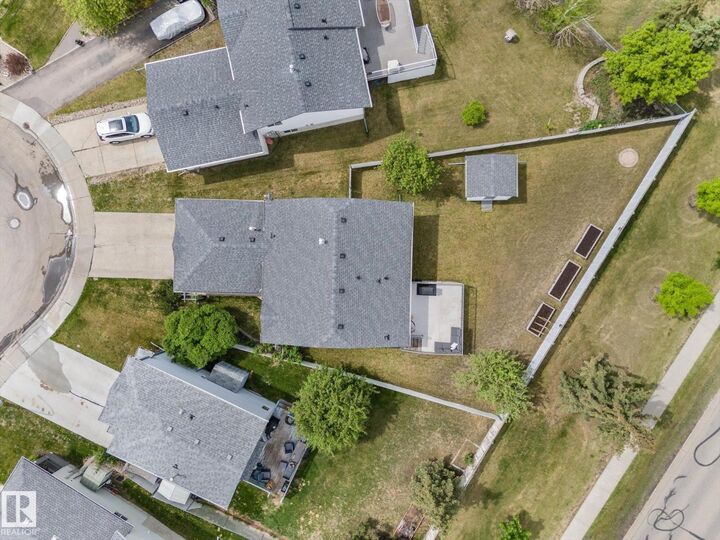 Property Photo: 62 Heatherglen Cr AB T7X 3X5