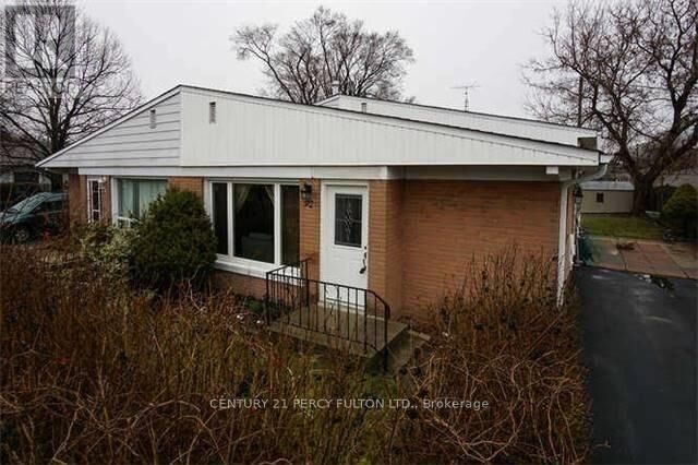 Property Photo: 92 Septonne Avenue Bsmnt ON L3Y 2W3