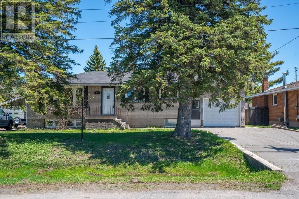 Property Photo: 378 Rowell Ave ON P6C 5L1