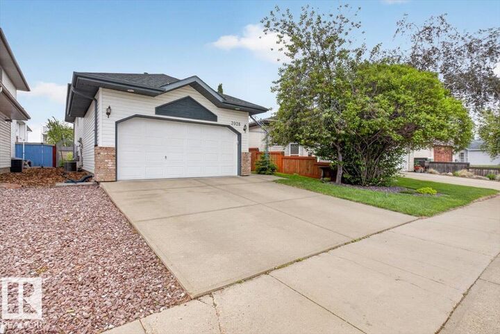 Property Photo:  3928 30 Street NW  AB T6T 1K4 