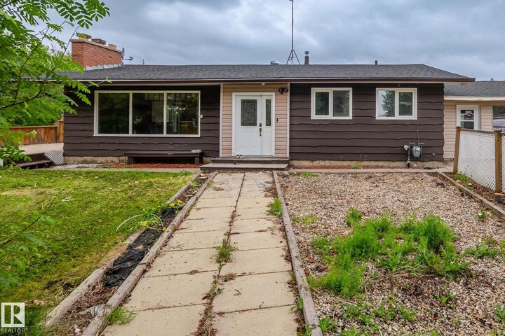 Property Photo:  10915 Spruce Valley Road  AB T7X 6E5 