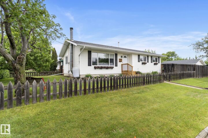 Property Photo:  4702 50 Avenue  AB T4X 1H5 