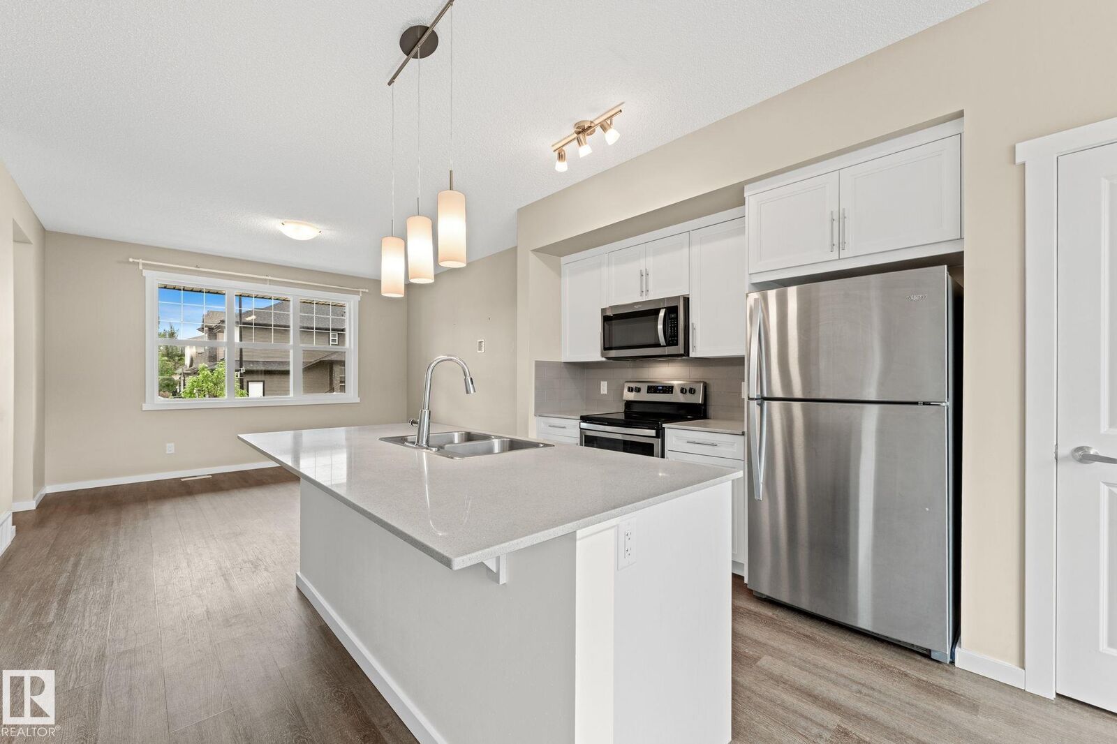 Property Photo:  2282 Glenridding Boulevard SW  AB T6W 3P5 