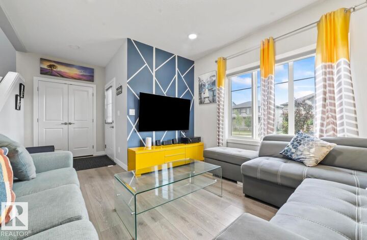Property Photo:  2153 Maple Road NW  AB T6T 2L4 