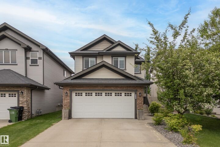 6715 19 Avenue SW — photo 1
