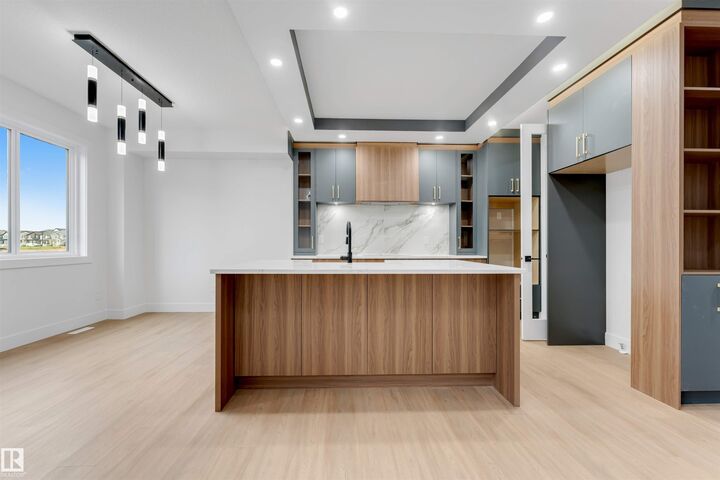 131 24 Street SW — photo 1