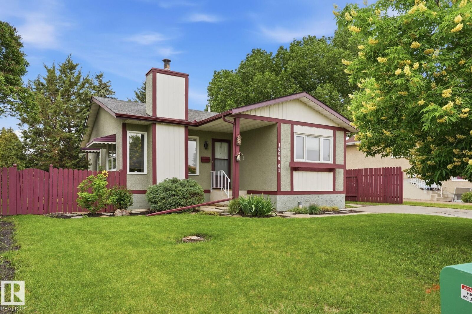 Property Photo:  1008 61 Street NW  AB T6L 2G5 