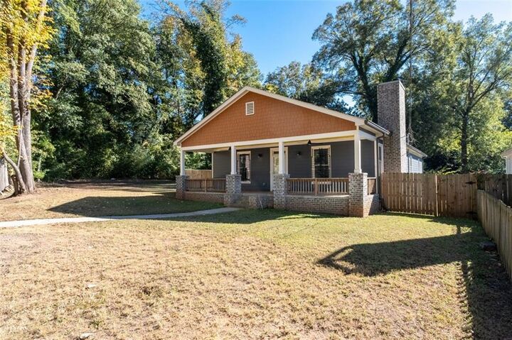 Property Photo:  1070 Lucile Avenue SW  GA 30310 