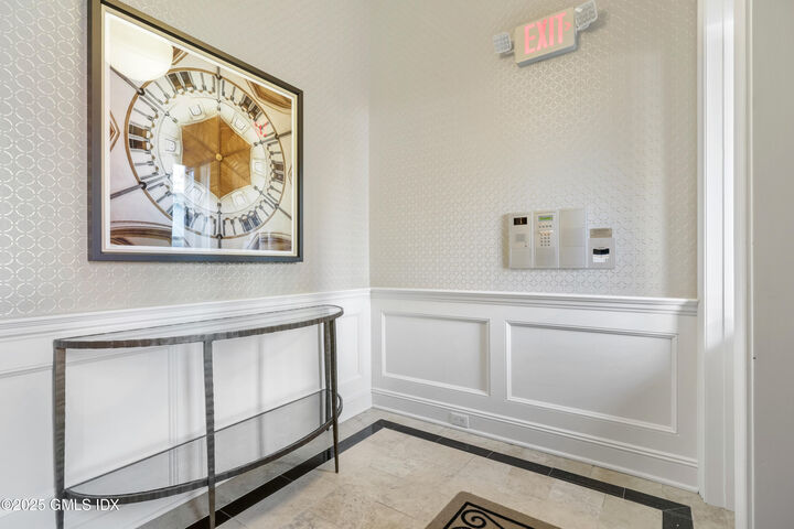 Property Photo:  2 E Elm Street 43  CT 06830 