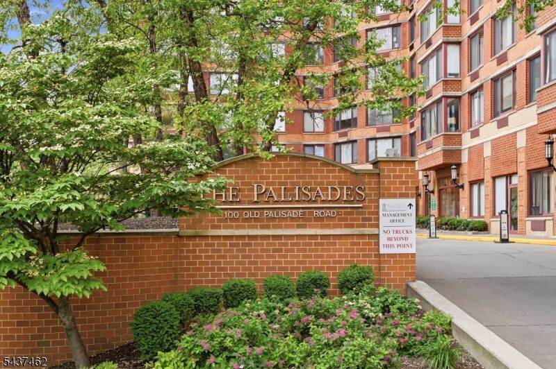 Property Photo: 100 Old Palisade Rd1613 NJ 07024