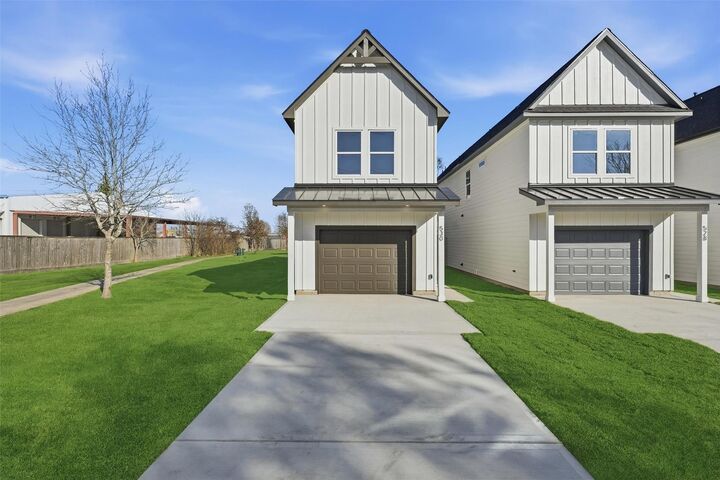 Property Photo:  530 N 4th Street  TX 77571 
