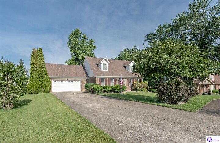 Property Photo: 1624 Redbud Circle KY 40160