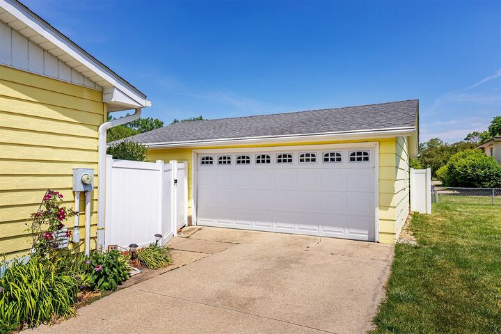 Property Photo: 1213 NW Linden Street IA 50023