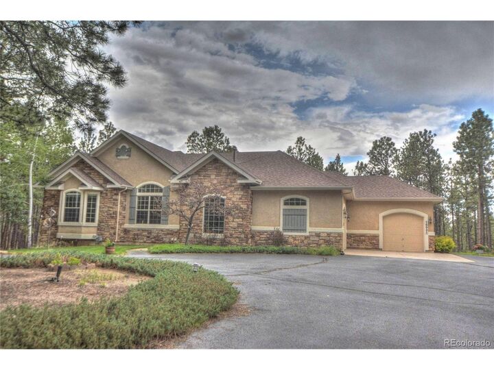 Property Photo:  