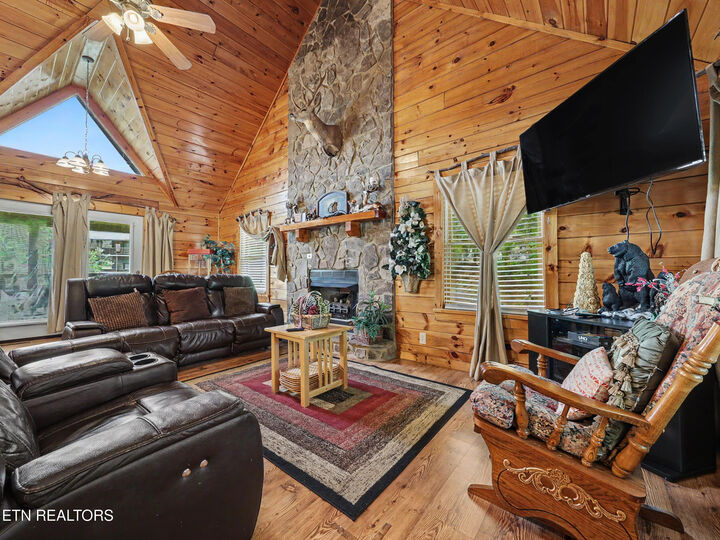 Property Photo:  1629 Little Cabin Loop  TN 37862 