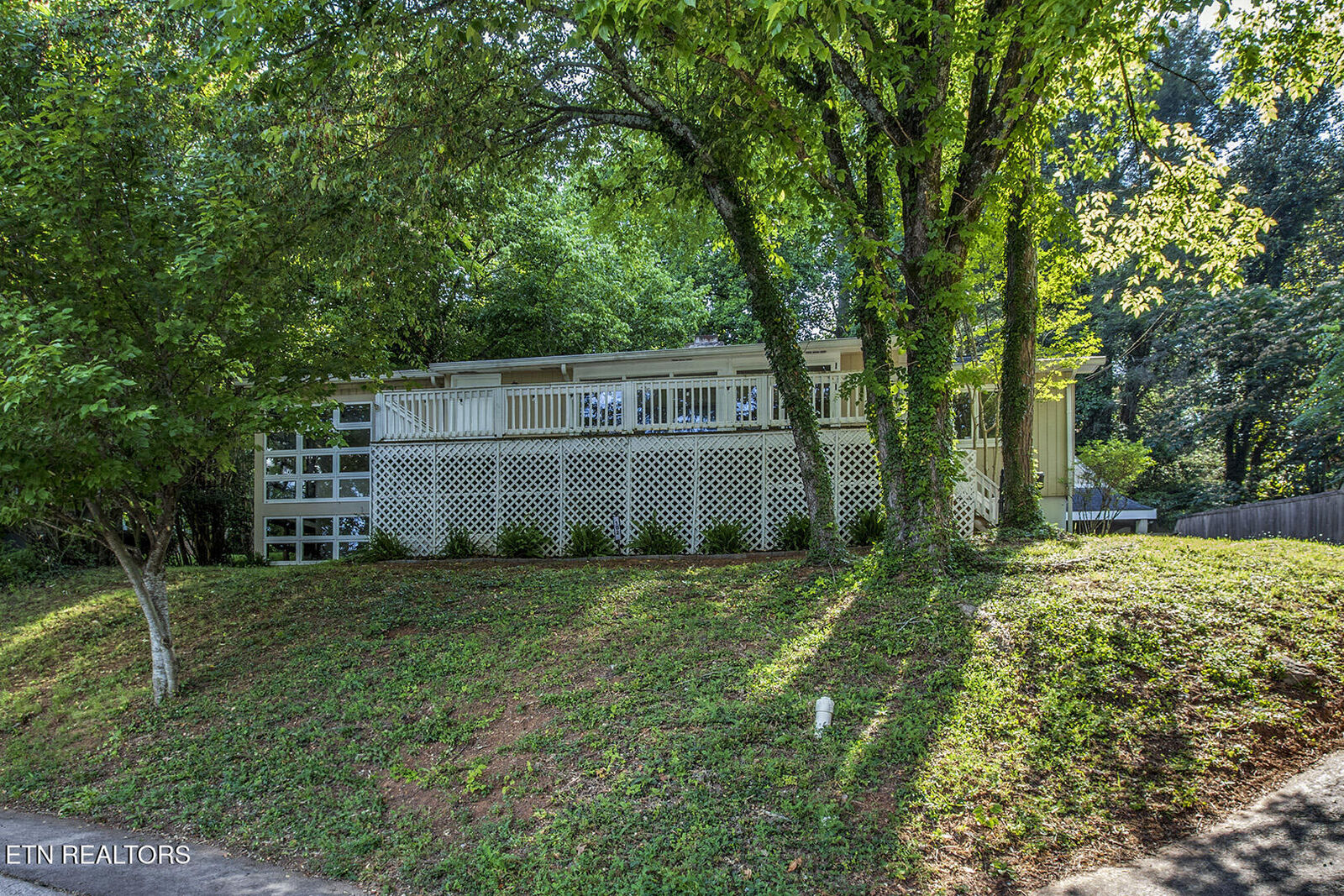 Property Photo: 102 Oxford Rd TN 37830