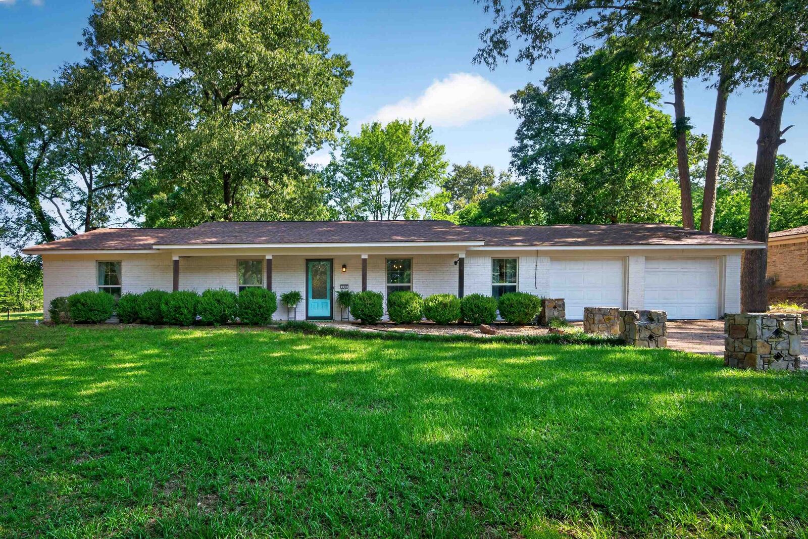 Property Photo: 208 Fairview Dr TX 75604