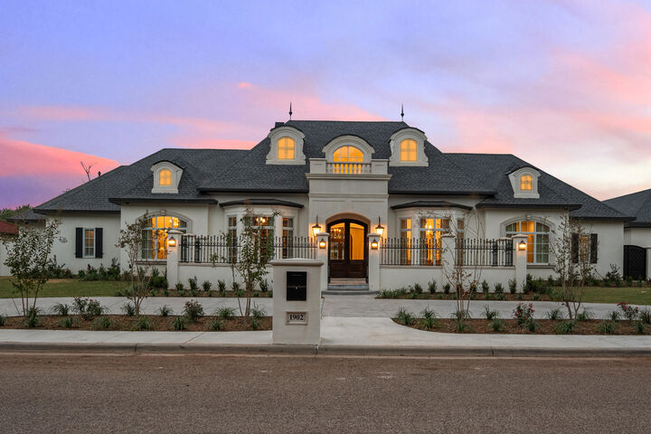 Property Photo:  1902 Aberdeen Avenue  TX 79407 