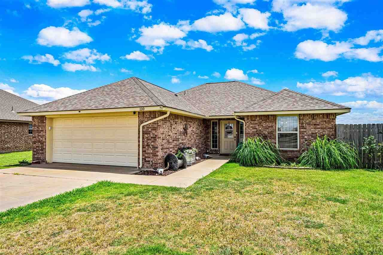 Property Photo: 110 Arapaho St OK 73543