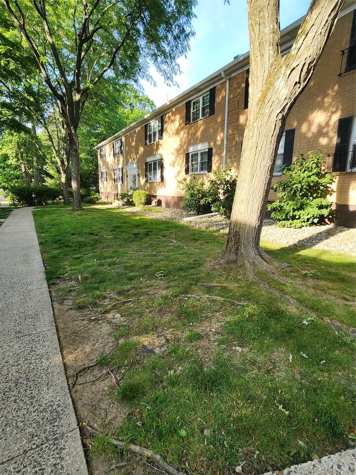 Property Photo: 10 Somerset Drive 26K NY 10901