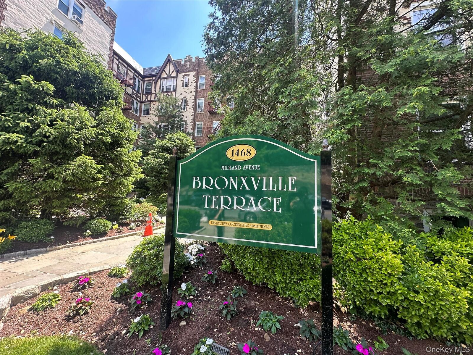 Property Photo: 1468 Midland Avenue 2F NY 10708