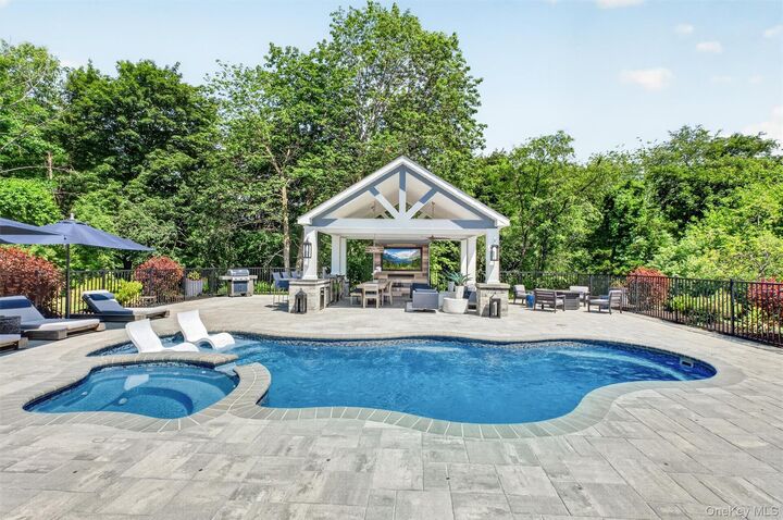 Property Photo: 10 Sandlewood Circle NY 12533