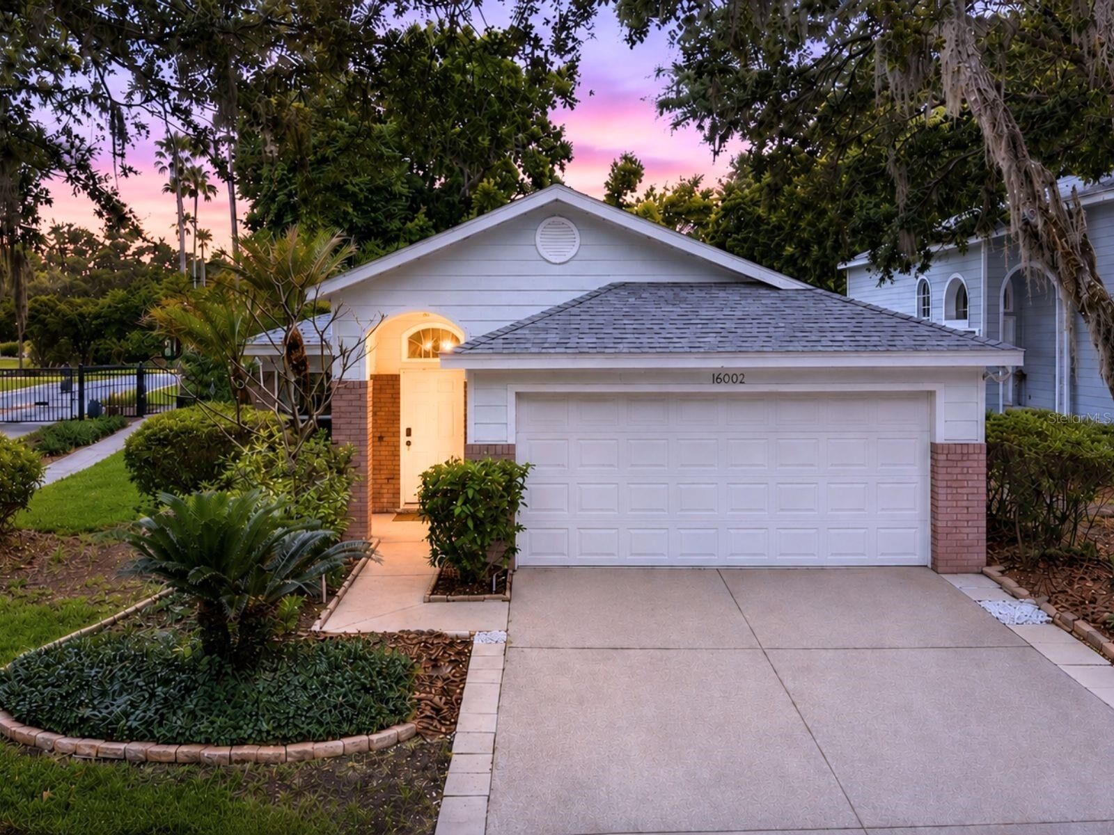 Property Photo:  16002 Robey Court  FL 33647 