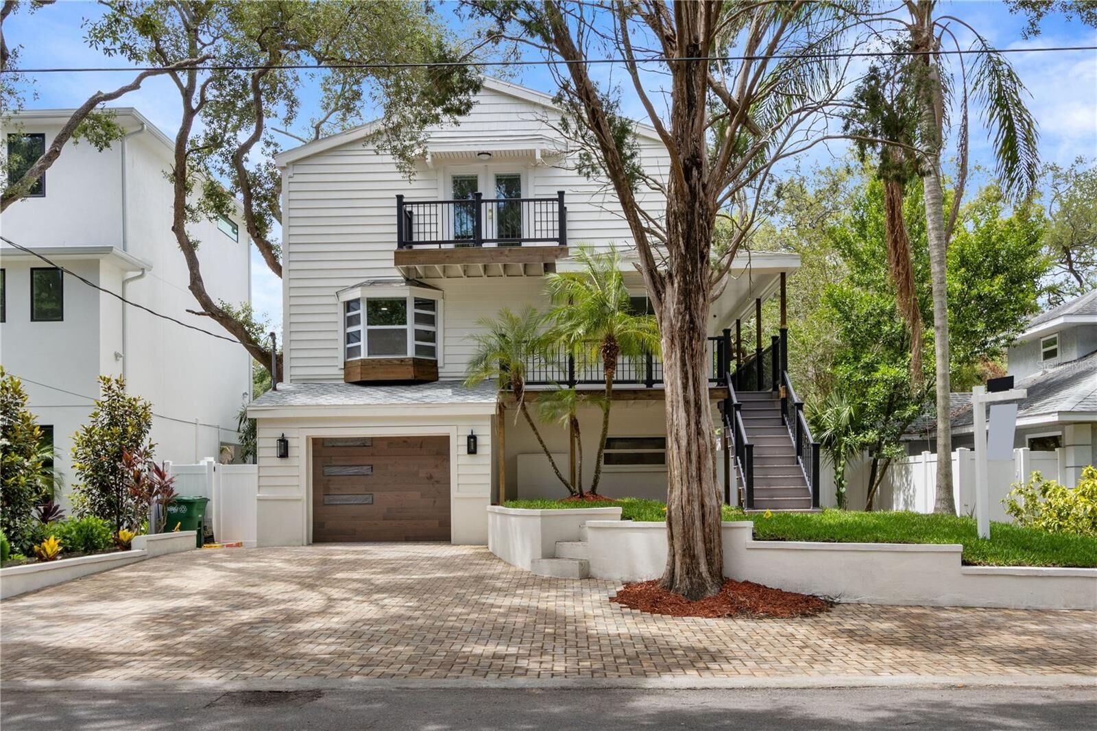 Property Photo: 3232 W Oakellar Avenue FL 33611