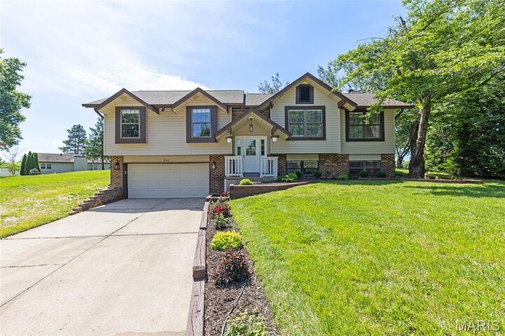 Property Photo: 940 Ampere Court MO 63367