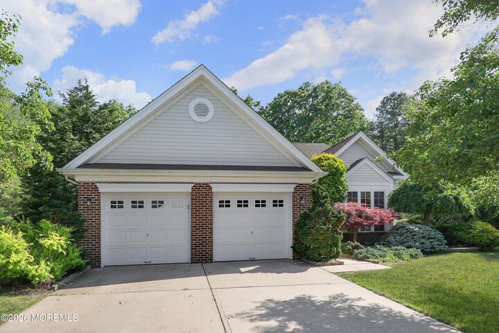 Property Photo:  7 Oakhill Court  NJ 08527 