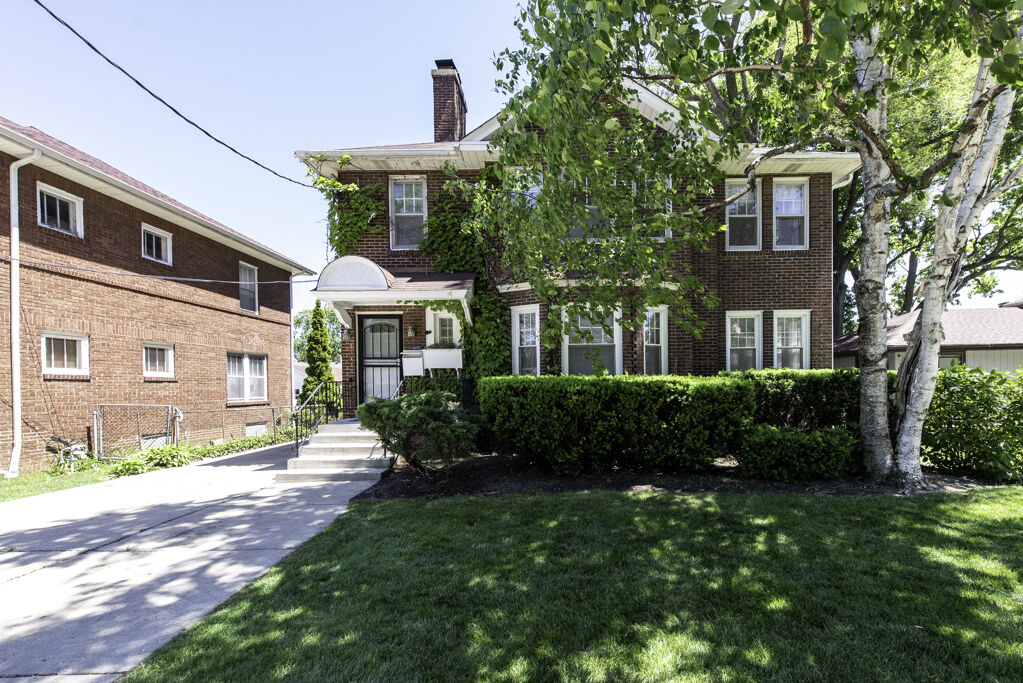 Property Photo: 1609 N Sheridan Road IL 60085
