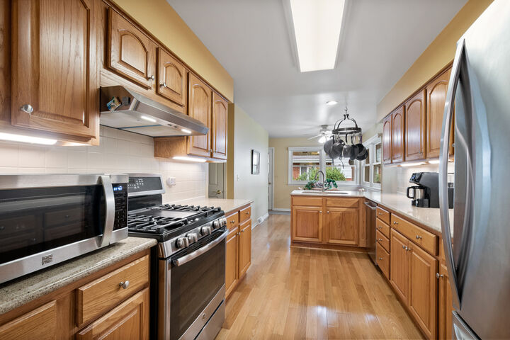 Property Photo: 915 S See Gwun Avenue IL 60056