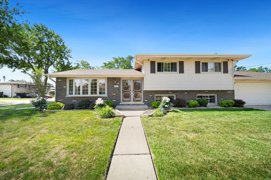 Property Photo: 365 W Myrick Avenue IL 60101