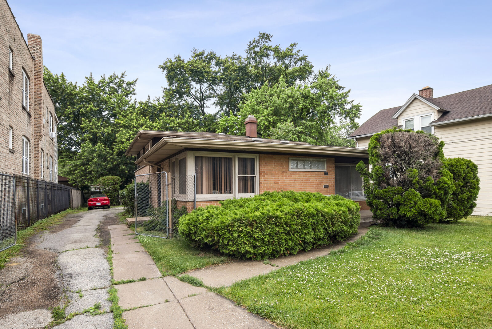 Property Photo:  11600 S Hale Avenue  IL 60643 