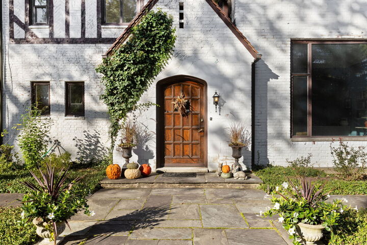 Property Photo:  283 W Laurel Avenue  IL 60045 