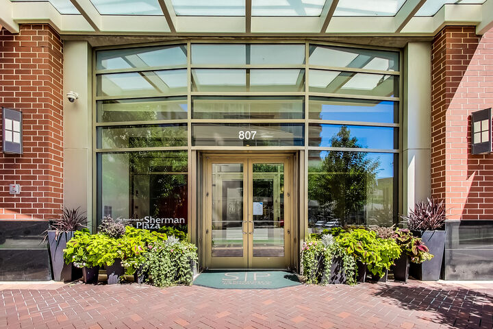Property Photo: 807 Davis Street 1811 IL 60201