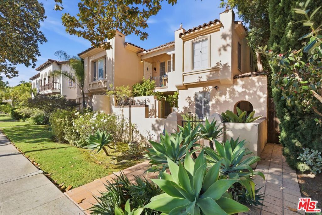 Property Photo:  1232 Smithwood Drive  CA 90035 